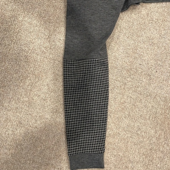 Women’s size small half zip Doe and Rae sweatshirt.  New with tags. - Picture 2 of 6